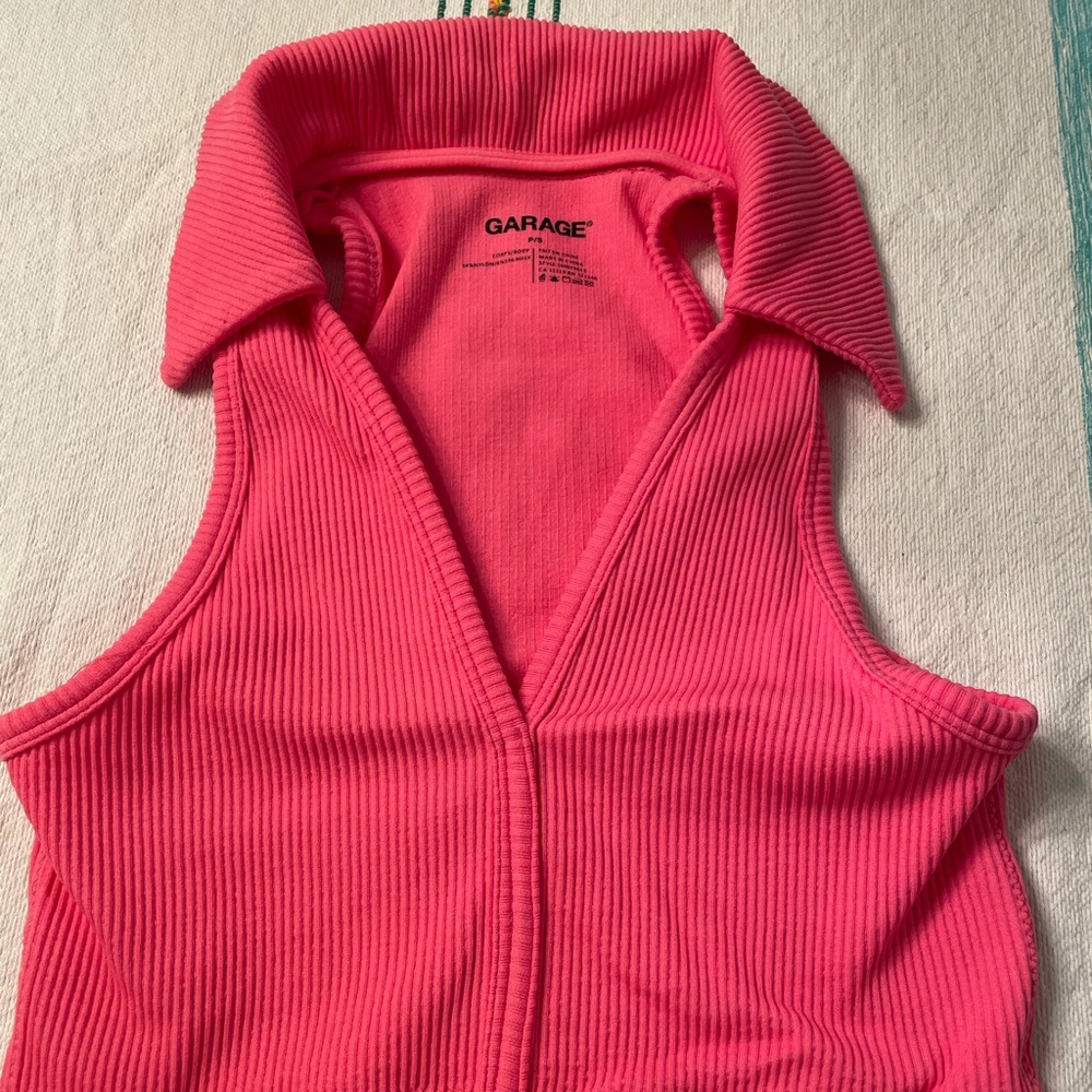 Garage Cropped Collared VNeck Pink Ribbed Top Size Small